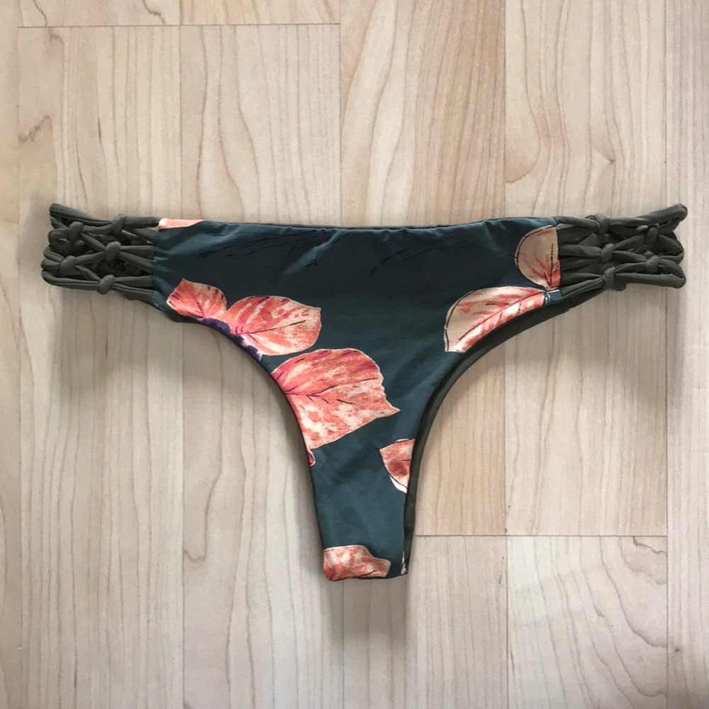 SOLD ON Ⓜ️ercari. San Lorenzo Reversible Bottoms